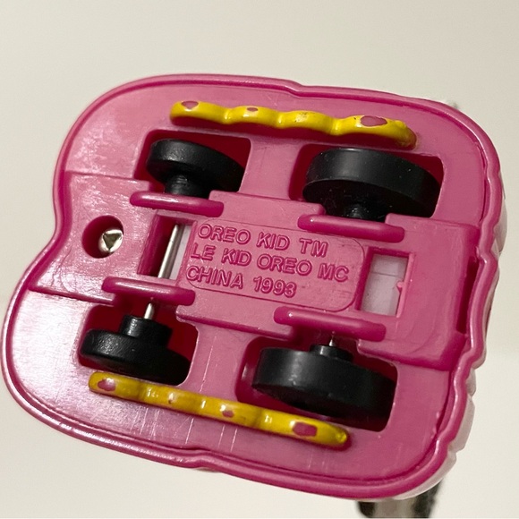 Vintage 1993 Oreo Cookie Plastic & Vinyl Friction Pull Back Toy - Picture 11 of 14